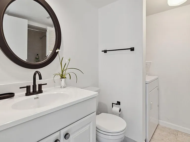 564 Springdale Cir — Photo 11