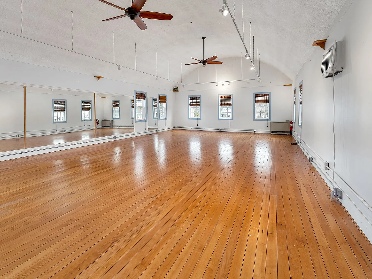 1 bed, 1700 sqft, $1,950 — Photo 3