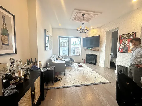 78 Christopher St #15, New York, NY 10014