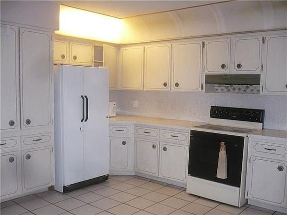 3rd image of 213 NE 1st Ct