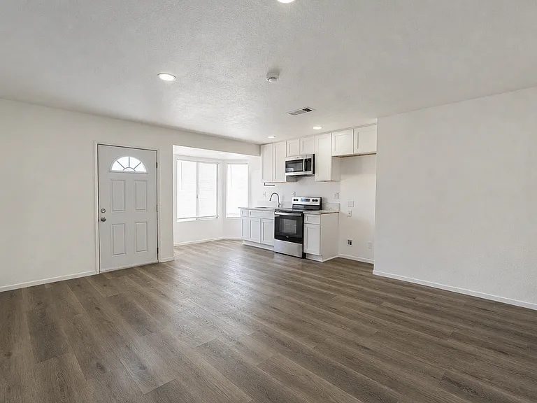 24897 Citadel St — Photo 5