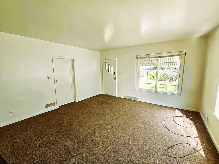 732 S McClelland St — Photo 3