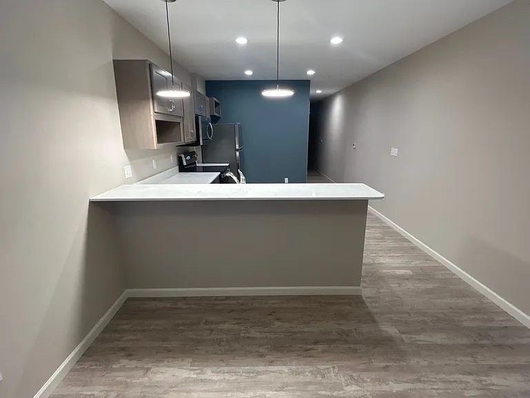 Plaza 93 Apartments — Photo 93