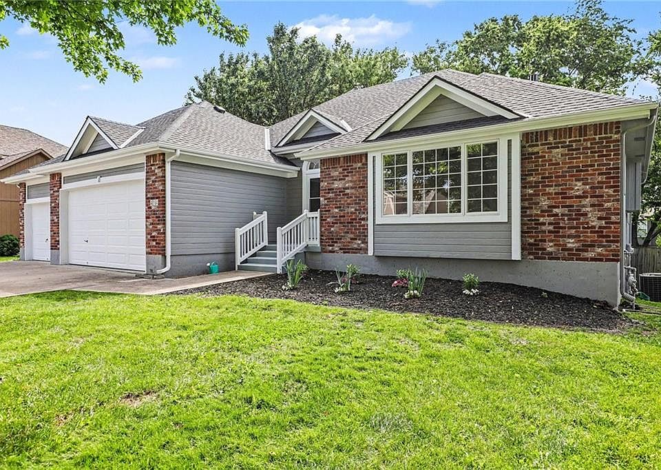 1st image of 414 Eagle Glen Dr