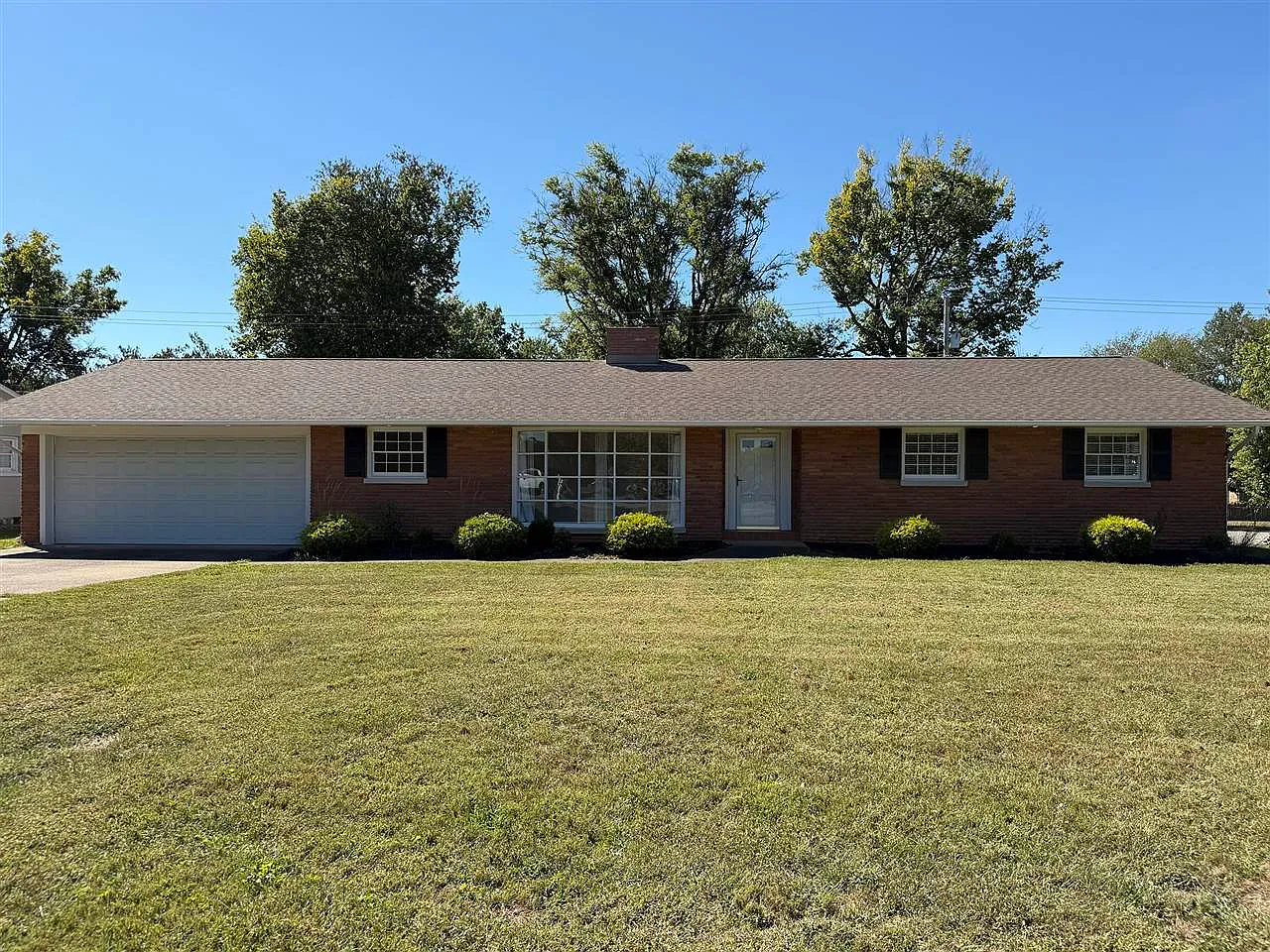 3 bed, 1943 sqft, $2,200 — Photo 2