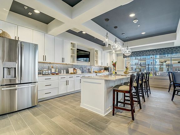5-web-or-mls-12975 Harrell Pkwy - Common Areas-005