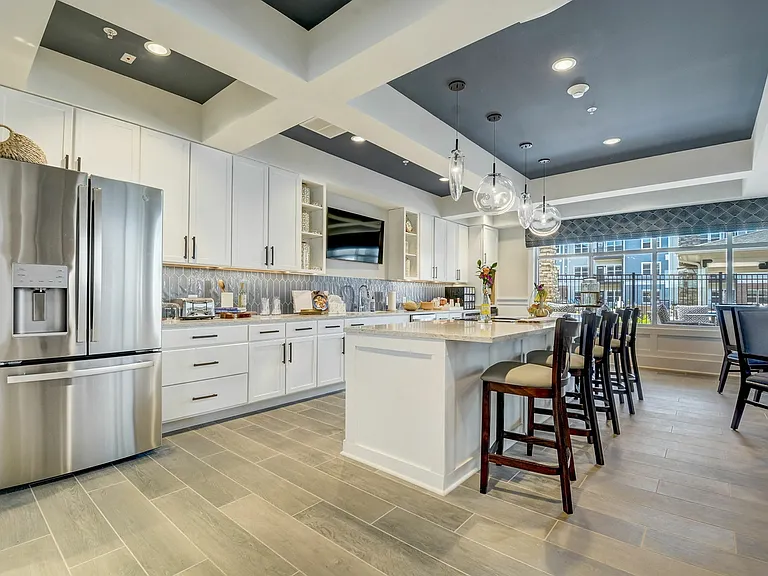 5-web-or-mls-12975 Harrell Pkwy - Common Areas-005