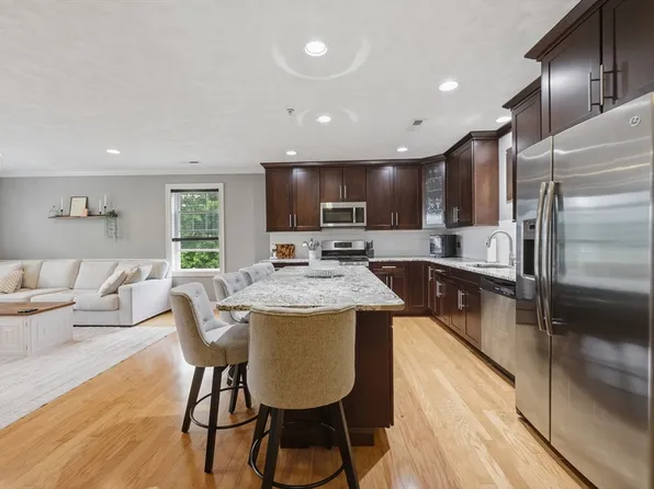 15 Church St Unit 204, Wilmington, MA 01887