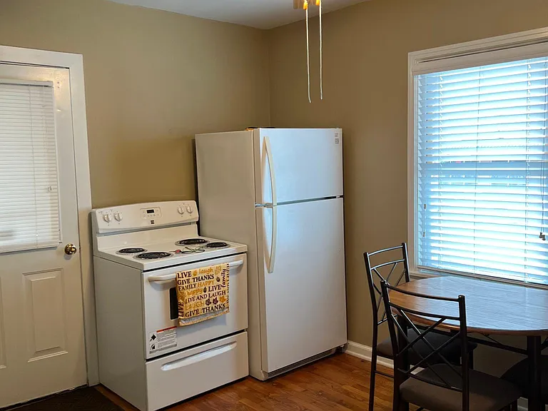 225 N Park Dr — Photo 11