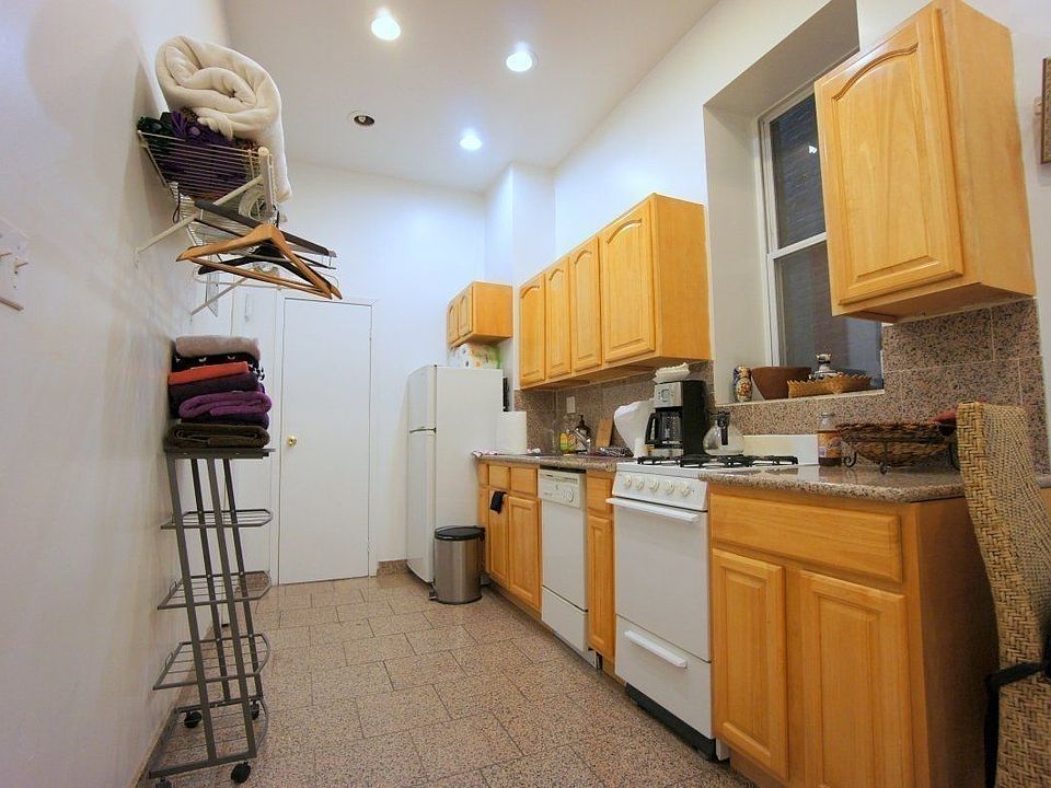 2nd image of 709 9th Ave #1RSS