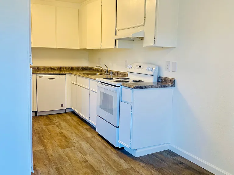 Evergreen Ridge Apartments — Photo 15