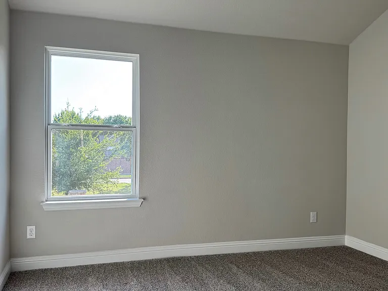 548 Hutchinson Ln — Photo 11