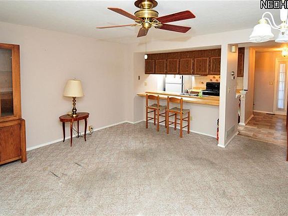 4th image of 19425 Puritas Ave #27
