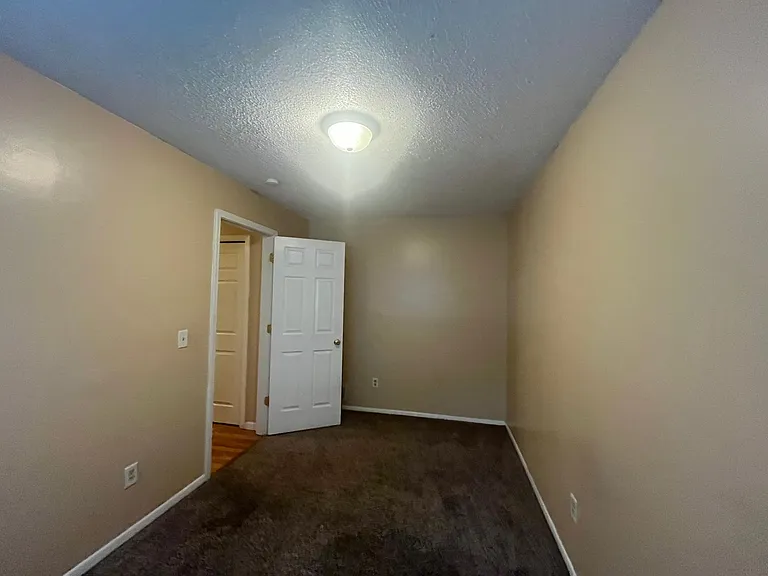 900 Wescott Sq — Photo 12
