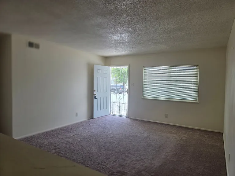 2640 Stine Way — Photo 3