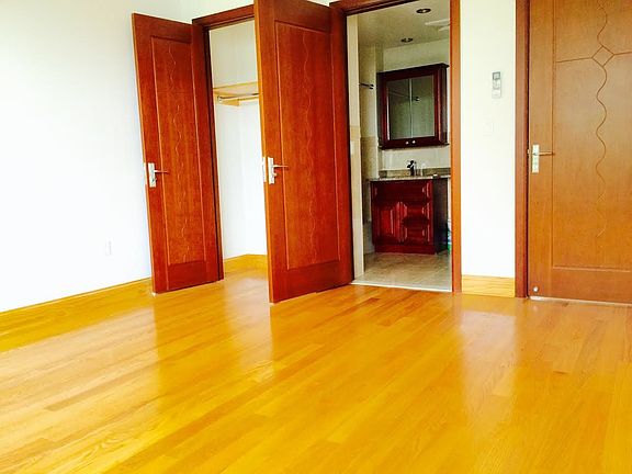 4th image of 3561 84th St