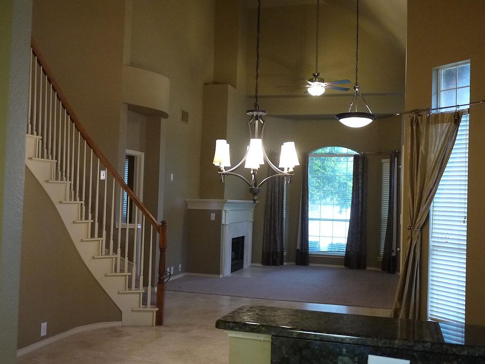 1st image of 3925 Creek Crossing Dr