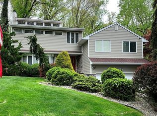 354 Rolling Rock Rd, Mountainside, NJ 07092