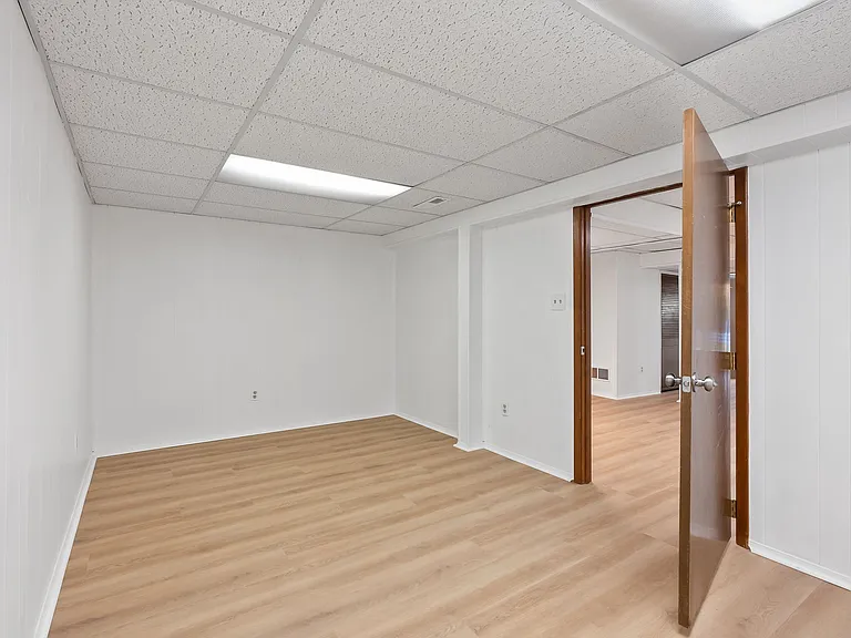 1000 Providence Rd — Photo 38
