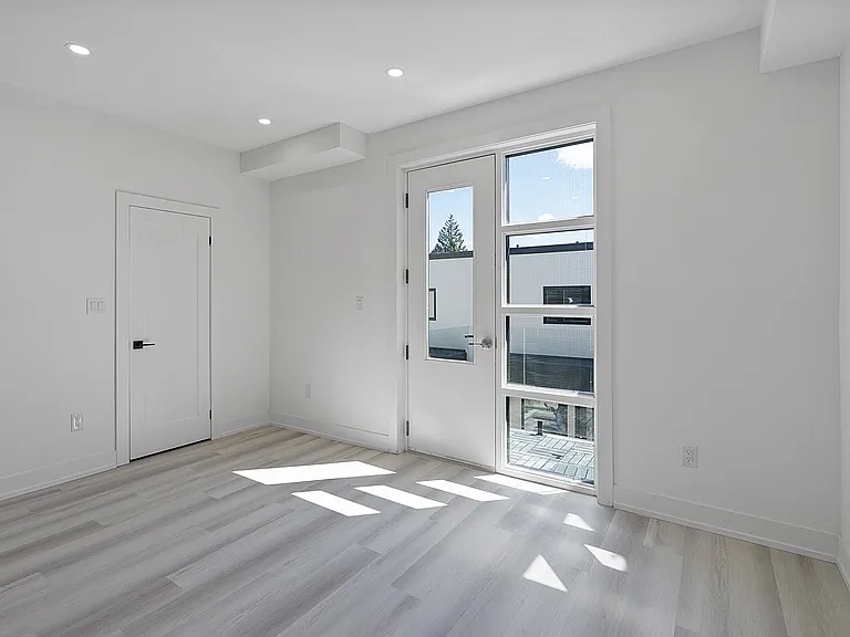 587 Oakwood Ave — Photo 88