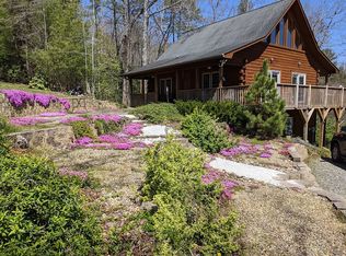 18 Maple Leaf Dr, Hendersonville, NC 28739