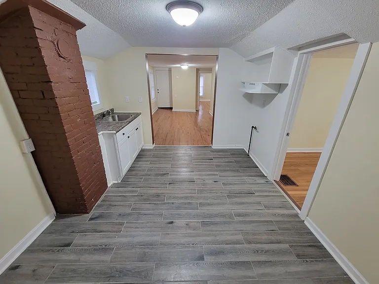 842 Congress Ave — Photo 24