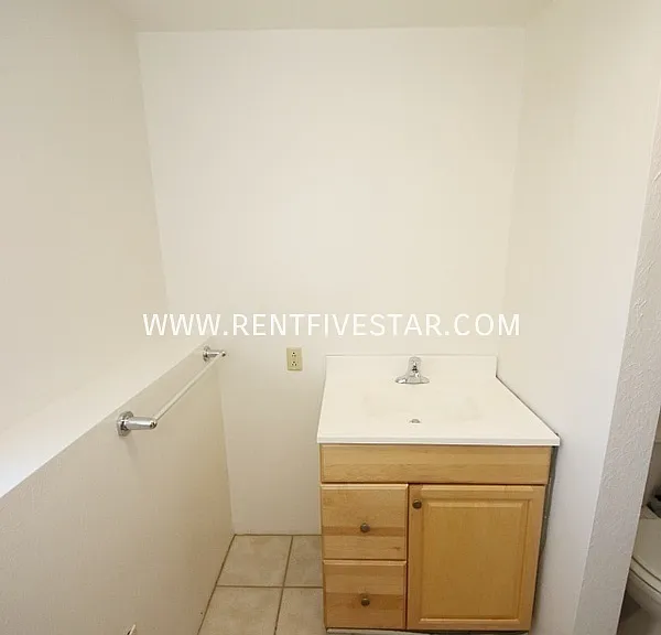523 Hiawatha St — Photo 9