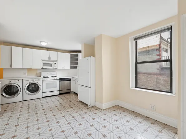 41 West 82nd Street image 4 of 16