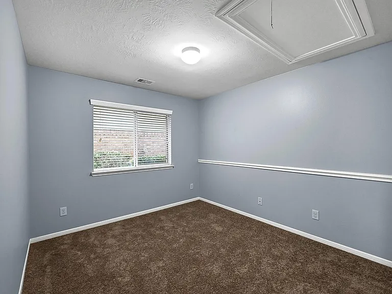 15710 Bannowsky Ln — Photo 6