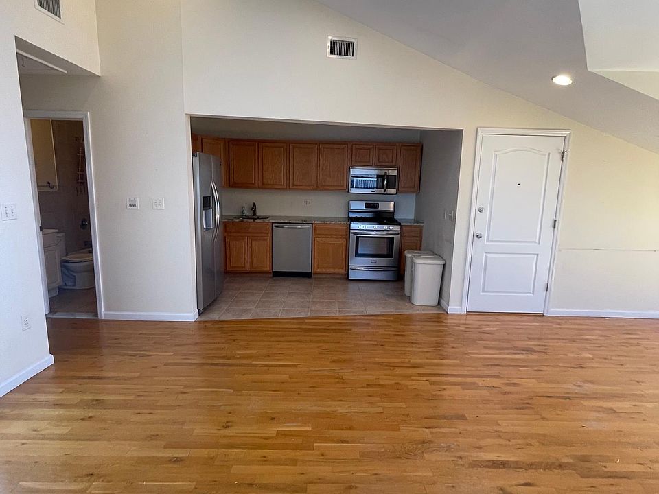 1st image of 718 Vincent Ave Floor 3