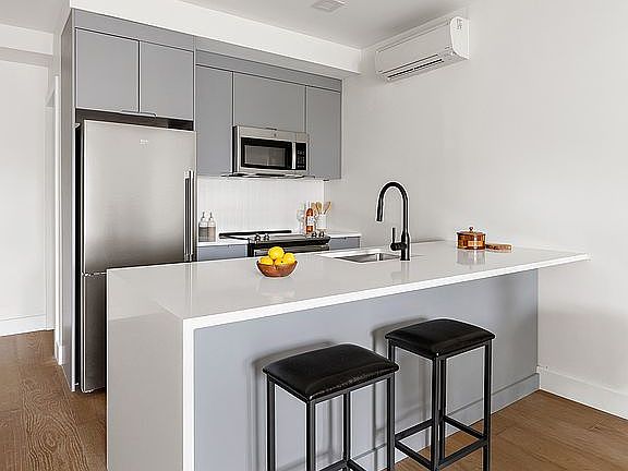 5th image of 289 22nd St #2R