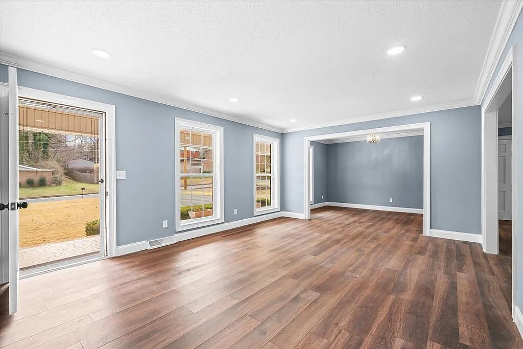 4 bed, 2403 sqft, $2,500 — Photo 3
