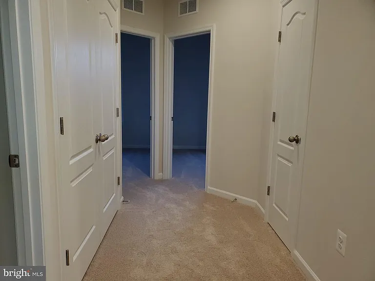 304 Faversham Pl — Photo 16