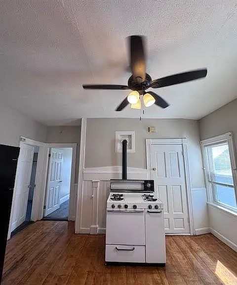 52 Canton St — Photo 2