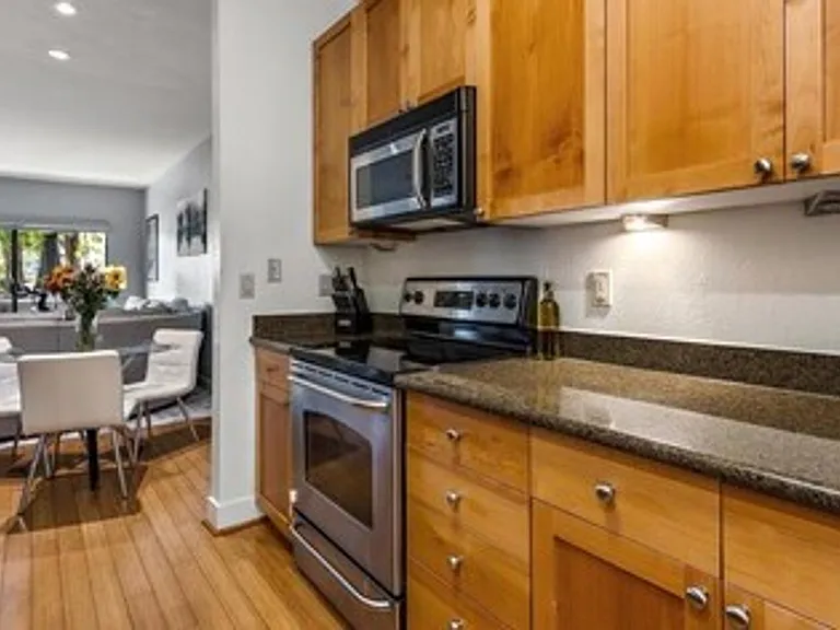 330 S Overlook Dr — Photo 3