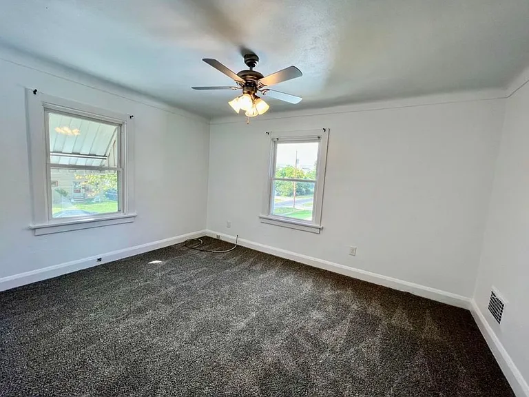 1114 Underwood Ave — Photo 11