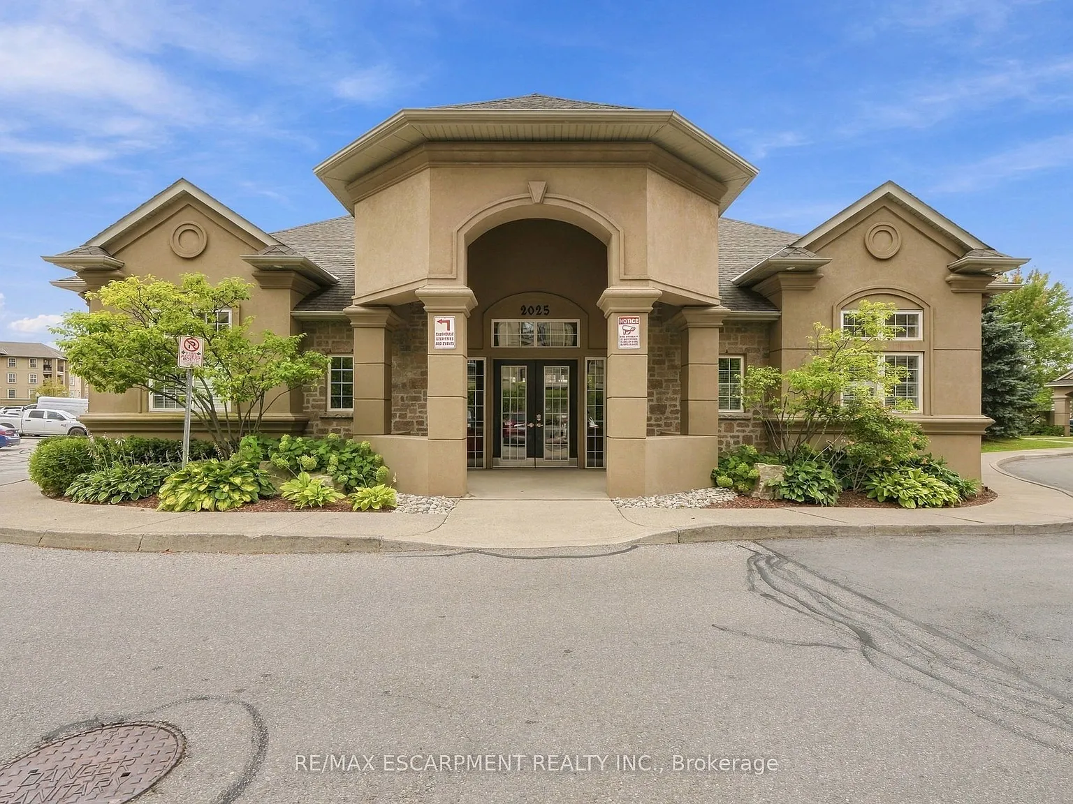 2 bed, $2,300 — Photo 1