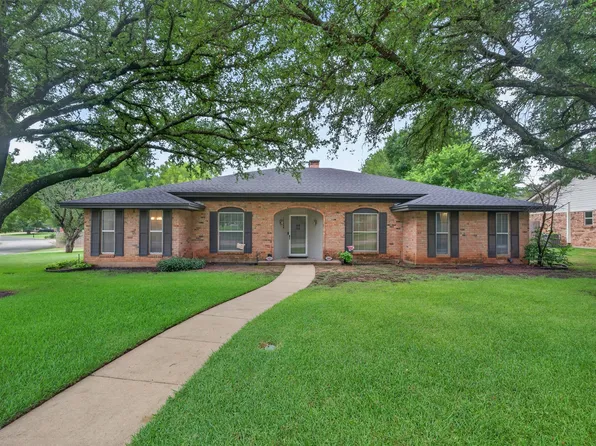 1126 Green River Trl, Cleburne, TX 76033