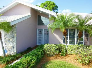 1085 Hoover Cir, Nokomis, FL 34275