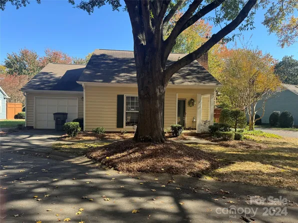 705 Clayfield Ct, Charlotte, NC 28209