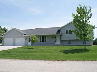 623 Southview Dr, Rockwell, IA 50469
