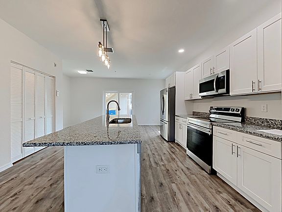 5th image of 1275 Park St