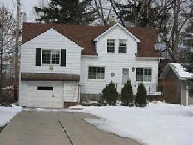 11119 Langton Ave photo 1