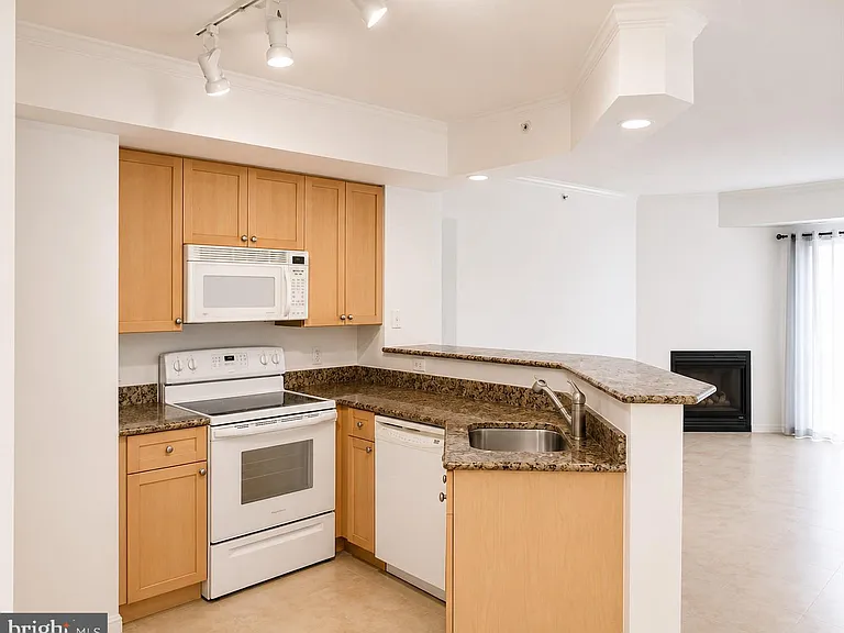 3101 N Hampton Dr #316 — Photo 2