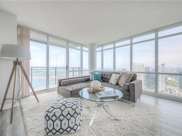 15 Fort York Blvd #4512, Toronto, ON M5V 3Y4