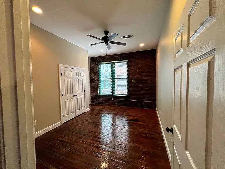 301 Market St SE — Photo 7