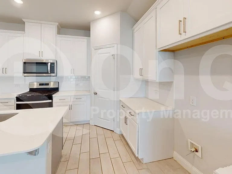 221 Santa Lucia Dr — Photo 7