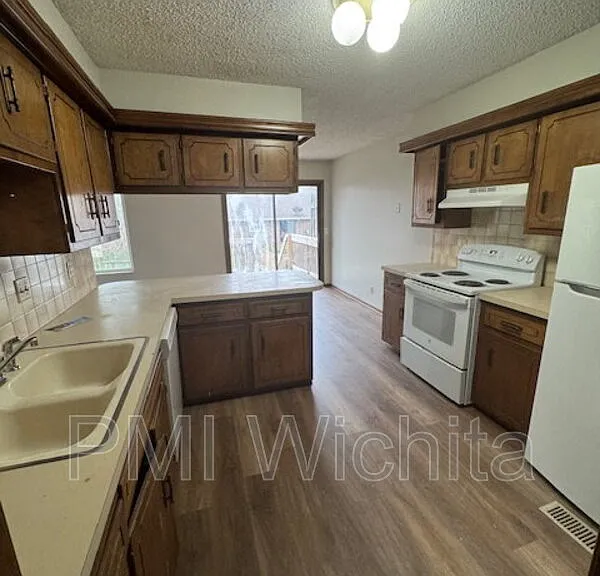 1730 S Beech Ct — Photo 8