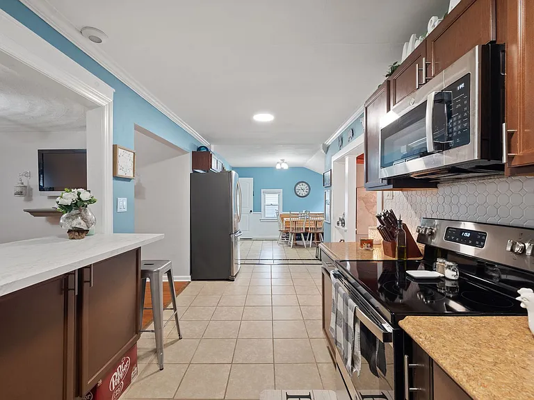 1061 Saint Julian Dr — Photo 10