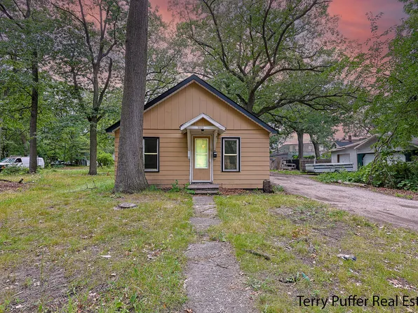 2813 Wood St, Muskegon Heights, MI 49444
